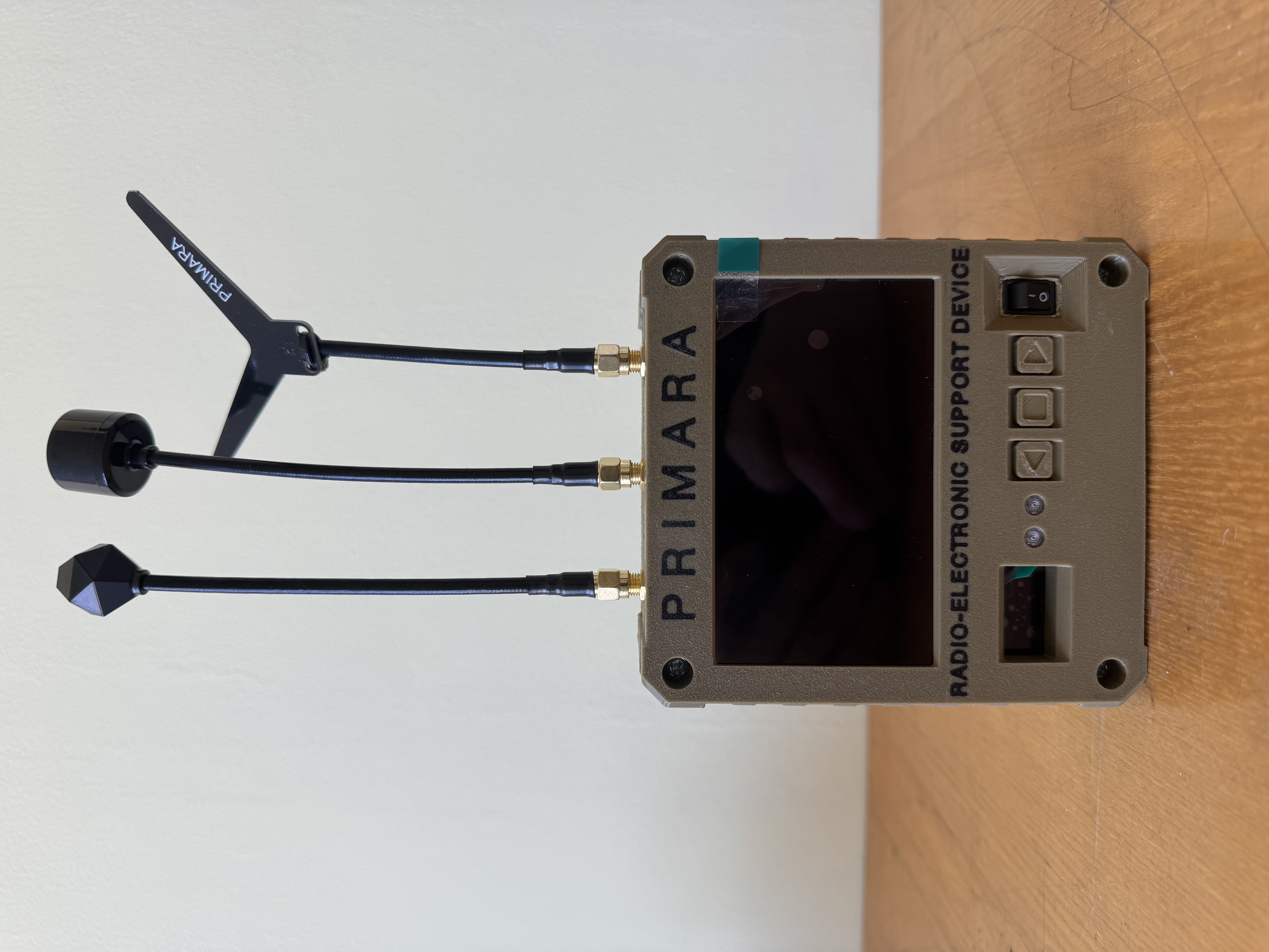 Портативний детектор відеосигналу FPV-дронів Примара III у захищеному корпусі кольору койот